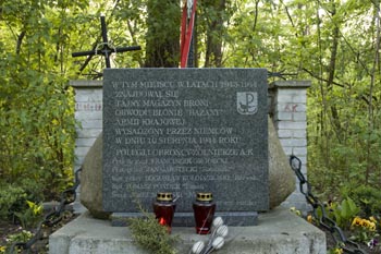 Pomnik w Lasku Pondra przy ul. Wojska Polskiego
