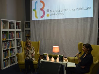 Od lewej: Anna Kamińska - autorka książek, prowadzaca spotkanie Dyrektor Biblioteki Elżbieta Abramczuk-Kalinowska