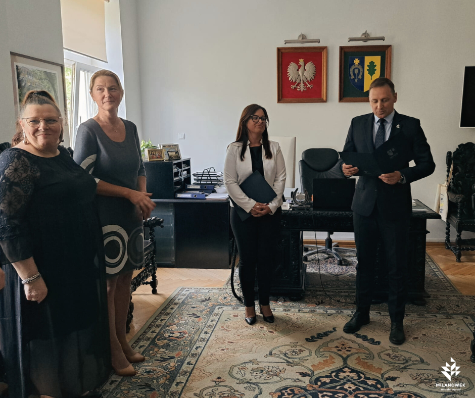 Zdjęcie przedstawiające dyrekcję wraz z&nbsp;Burmistrzem 