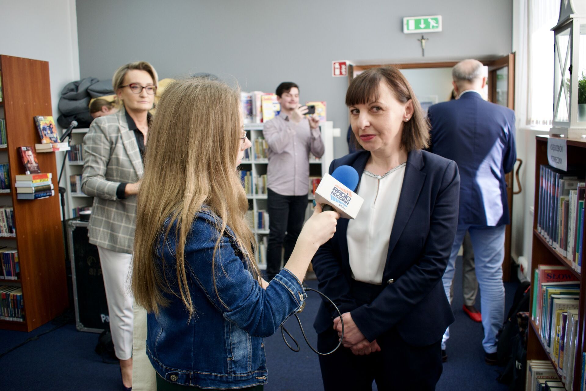 Dyrektor Miejskiej Biblioteki Publiczej - Elżbieta Abramczuk-Kalinowska udziela wywiadu dla Radio Bogoria