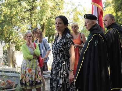 Prowadząca uroczystość na cmentarzu, Pani Maria Smoleń