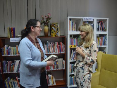 Anna Kamińska podczas rozmowy ze swoimi czytelnikami